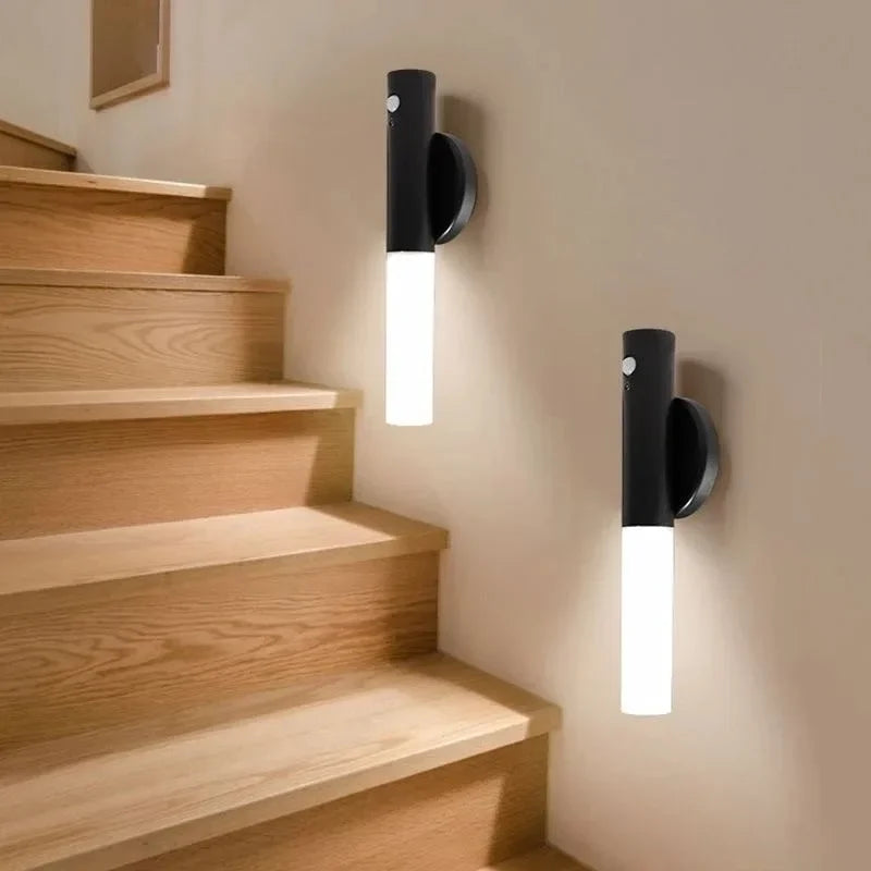 Magnetic wall light